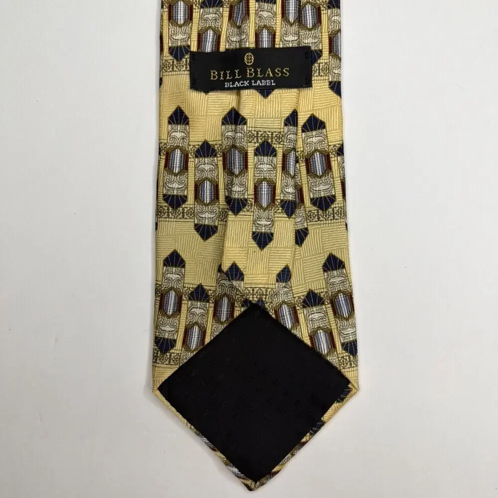 Bill Blass Black Label Men’ Tie 100% Silk Gold Burgundy Geometric Medallion Gift